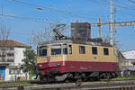 Re 421 393-0 im TEE Look vorn IRSI durchfährt am 22.03.2023 solo durch den Bahnhof Pratteln.