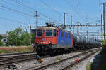 Re 421 374-0 Swiss Rail Traffic in Dienste der WRS durchfährt am 09.06.2023 den Bahnhof Pratteln.