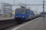 Re 421 373-2 der WRS durchfährt am 06.02.2025 den Bahnhof Pratteln.