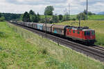 SBB: Langer Güterzug mit der Re 4/4II 11239 PORRENTRUY zwischen Wangen an der Aare und Niederbipp unterwegs am 7.