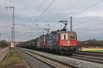 Am 11.12.2016 fuhr Re 421 375-7 zusammen mit der Re 421 391-4 und ihrem vollen Aluzug  DGS 48621 (Göttingen Gbf - Muttenz - Sierre) durch die Gleisanlagen von Müllheim (Baden) im