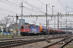 Re 421 387-2 durchfährt den Bahnhof Pratteln. Die Aufnahme stammt vom 09.02.2018.