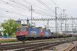 Doppeltraktion, mit den Loks 421 378-1 und 421 375-7 durchfahren den Bahnhof Pratteln. Die Aufnahme stammt vom 14.05.2018.