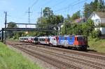 Die SBB Re 421 374-0 hatte man am 29. Juli 2018 eine ganz spezielle Aufgabe erteilt: Sie überführte in diesem Tag für Stadler Rail einen FLIRT UK BMU Class 755 für Greater Anglia nach Erlen. 
Das Bild zeigt die Schweizer Lok mit diesem Zweikrafttriebzug zwischen Winterthur HB und Oberwinterthur.


