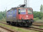 Nachdem 421 394-8 der SBB ihre Leistung abgeliefert hat, wartet sie in Rostock auf ihren nchsten Einsatz.