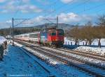 Re 421 374-0 mit EC 195 Zrich HB - Mnchen Hbf am 23.12.03 bei Algetshausen-Henau