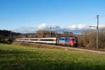 Re 421 392-2 am 05.01.2020 mit einem IC nach Zürich HB bei Lotstetten.