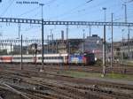 Re 421 375-5 schiebt am 26.8.07 einen EC aus (Mnchen-) Lindau aus dem Zrcher HB in die Abstellanlage.