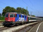 Die Re 421 397 am 30.08.2008 bei der Einfahrt mit dem EC von Zrich nach Mnchen in Lindau Hbf.