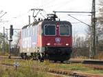 SBB cargo steht mit der 421 375-7 in Pritzier um einem ICE freie Fahrt zu geben.