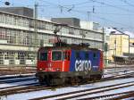 Die Re 421 376 am 09.01.2009 bei der Ausfahrt aus dem Regensburger Hbf.