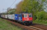 421 384-9 mit einem Containerzug am 18.4.2009 durch Ahlten -> Lehrte