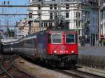 Re 421 371-6 mit der EC 194 bei der Einfahrt in Hauptbahnhof St.