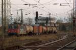 SBB Cargo 421 374-0 mit einem gemischten Gterzug, bei der Durchfahrt in Grokorbetha; 02.12.2008