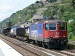 421 372-4 der SBB-Cargo zieht einen gemischten Gterzug durch Kaub/Rhein in Richtung Sden.