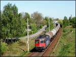 Re 421 378-1 mit Kesselpendel von Stendell nach Rostock-Seehafen am 01.05.2009 zwischen Hbf Stralsund und Hp Grnhufe.