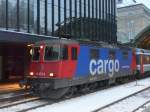 SBB - Re 4/4  421 373-2 vor Schnellzug in St.Gallen am 10.01.2010 ..