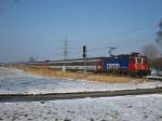 Hier wieder die Schweizer Re 421 374 mit dem EC 194 von Mnchen nach Zrich. Kurz vor Lustenau fotografiert ( 16.02.10 )