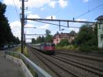 Die Re 421 381-5 fhrte am 13.7.05 den EC 195 nach Mnchen auf dem Abschnitt Zrich HB- Lindau, ab St. Margrethen DB-Panto gehoben, und kam bei Winterthur Grze an mir vorbei. 