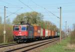 Re 421 392-2 der SBB Cargo poltert mit einem kurzen Containerzug aus Hamburg-Waltershof durch Hamburg-Moorburg Richtung Maschen Rbf. Aufgenommen am 17.04.10.