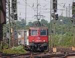 421 388-0 steht mit einem Gterzug Richtung Kln im Bahnhof Aachen-West Gbf bereit, 20.7.10