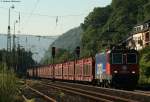 Re 421 377-3 mit einem leeren Autozug gen Norden in Oberwesel 20.7.10