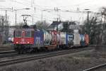 421 380-7 der SBB zieht einen gemischten Gterzug durch Kln-West auf dem Weg nach Aachen-West.