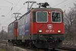 SBB Cargo 421 377-3 und SBB Cargo 421 374-0 am 26.2.11 als Lz in Duisburg-Neudorf.Endlich konnte ich sie mal in Doppeltraktion festhalten.