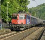 SBB Cargo Re421 383-1 mit einem  Bahnwagen  Sonderzug in Linz am Rhein am 30.4.2011