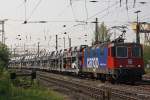 SBB Cargo 421 393-0 mit einem Autozug am 21.4.11 in Duisburg-Entenfang.