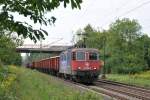 421 390-6 der SBB-Cargo nhert sich mit einem kurzen Gterzug Bad Honnef auf der rechten Rheinseite.