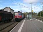 421 392-2 der SBB Cargo durchfhrt am 09.10.2011 mit einem PKP Kohlezug ber die Frankenwaldbahn im Bahnhof Steinbach am Wald.