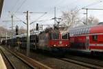 421 372 der SBB Cargo fhr einem Autotransport durch Pirna in Richtung Dresden.