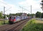 421 381-5 mit Containerzug in Fahrtrichtung Norden.