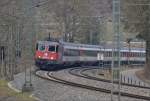 Fr die Freunde der Re4/4 II, 421 371-6 mit dem IC Stuttgart-Zrich in der ersten Kurve auf Schweizer Hoheitsgebiet bei Thayngen.