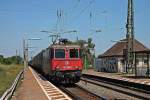 SBB Cargo Re 421 388-0 mit einem KLV gen Sden, bei der Durchfahrt von Orschweier.