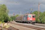 Schweizer Cargolok der Baureihe 421 zieht ihren Gterzug durch Neustadt.