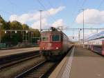 SBB - 421 372-4 mit Schnellzug bei der durchfahrt im Bahnhof Bülach am 17.10.2013