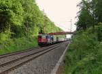 421 397-1 und 295 088 zusehen am 04.06.14 mit einem Container in Jößnitz/V.