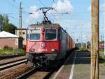 421 393 zieht am 27.08.2014 einen  Schachtelexpress  durc Gößnitz.