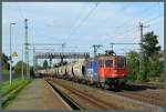 421 372-4 der SBB Cargo fährt am 14.10.2014 mit einem Getreidezug durch Niederndodeleben.