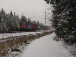 421 389-8 mit einem Containerzug zu sehen in Drochaus/V.