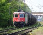 421 397-1 mit Kesselwagenzug in Fahrtrichtung Seelze.