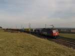 Die SBB Cargo 421 396-3 mit Containerzug bei Schönberg/Plauen, aufgenommen am 17.03.2015