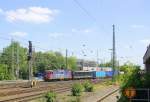 421 388-0 von SBB Cargo und 185 569-1 von MRCE kommen mit einem  langen Containerzug aus Gallarate(I) nach Antwerpen-Oorderen(B) und fährt in Aachen-West ein.