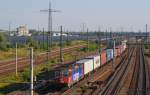 421 389 zog am Morgen des 23.08.15 einen Containerzug durch Bitterfeld Richtung Leipzig.