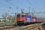 Doppeltraktion, mit der Lok 421 381-5 an der Spitze, durchfährt den Bahnhof Pratteln.