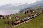 SBB: TEE Re 4/4: IC mit der Re 4/4 II 11251 bei Faulensee im Februar 1986.