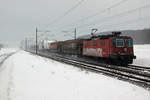 SBB: Güterzug mit der Re 4/4 II 11246  Cargopower  bei Bettenhausen am 17.