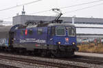 Re 421 371-6 durchfährt den Bahnhof Rupperswil.